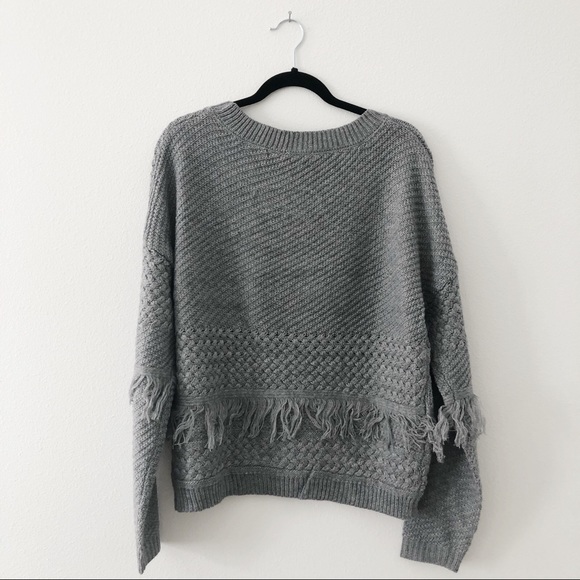 BB Dakota Revolve Sweater Gray Fringe Large NWT - Picture 2 of 9